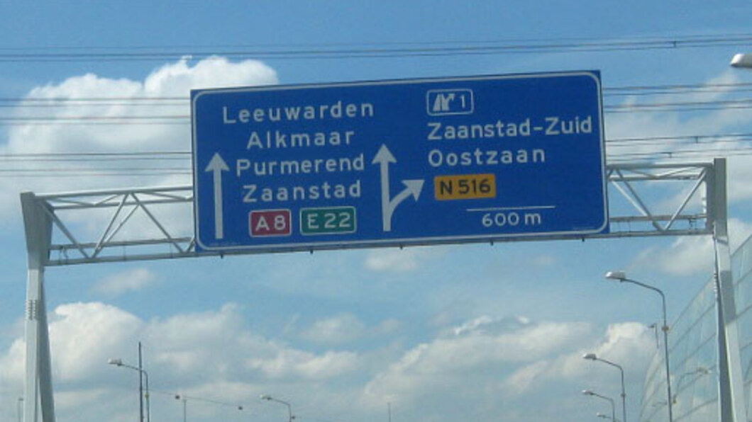 A8 bord voor afrit Oostzaan