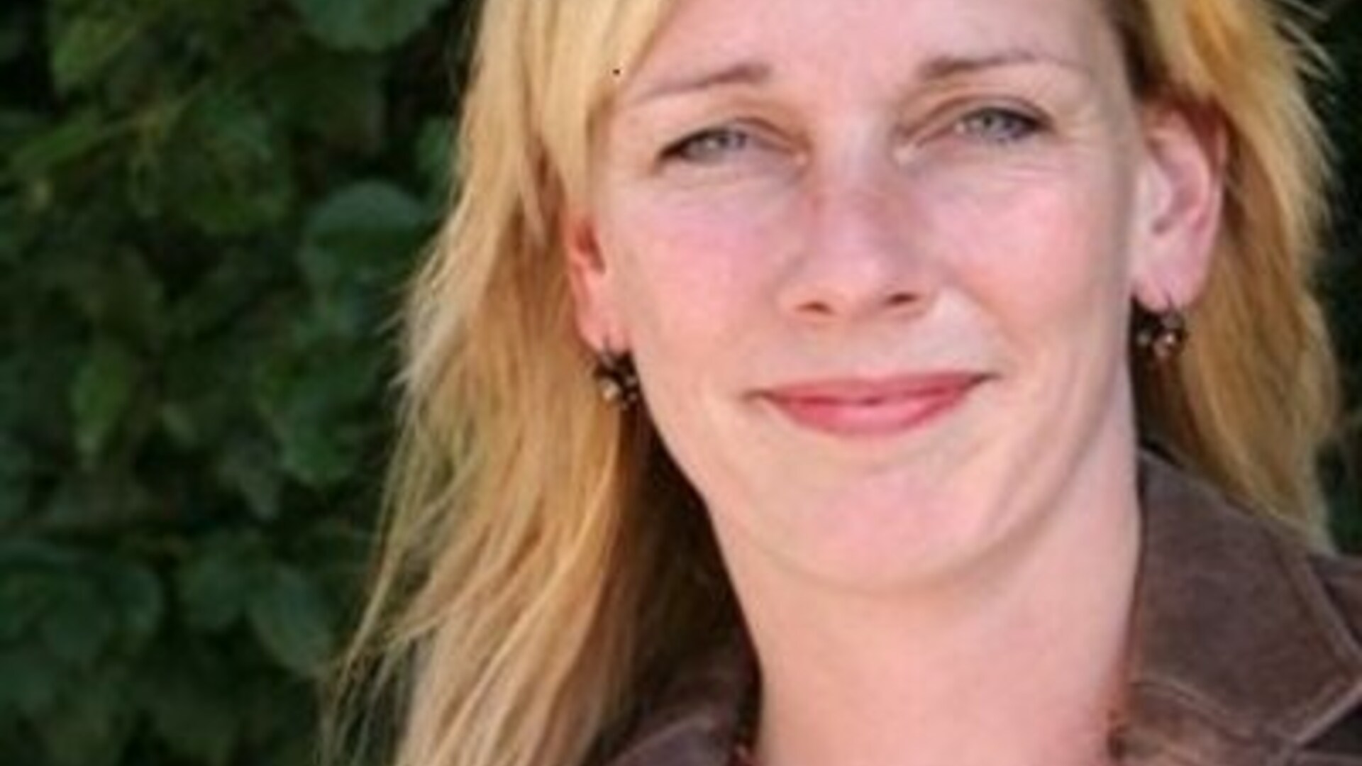 Portretfoto Annemarie van Duijnhoven